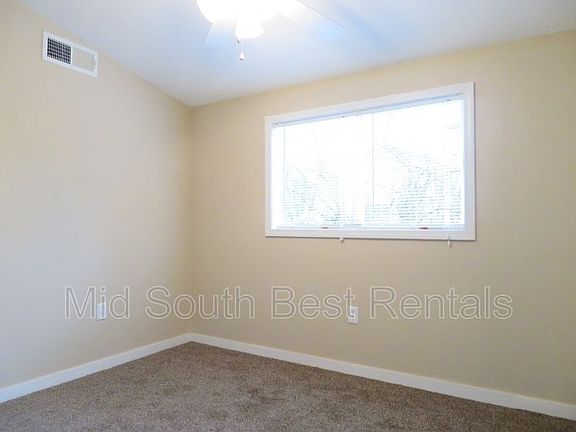 3rd image of 3688 Shoreham Dr