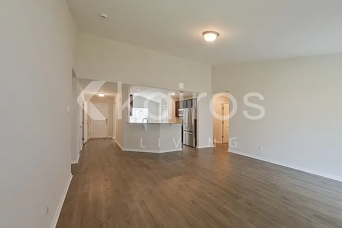 102 Lord Effingham Way — Photo 6