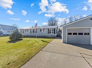 8 Leclaire Dr, Milton, VT 05468