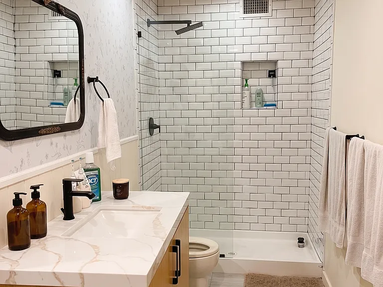 Bathroom 2 - Master