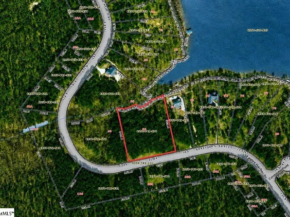 820 Eagles Harbor Dr, Hodges, SC 29653