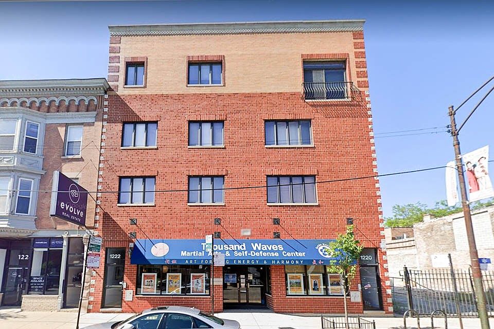 1st image of 1220 W Belmont Ave APT 4