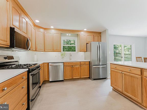 2nd image of 4911 Wycliff Ln