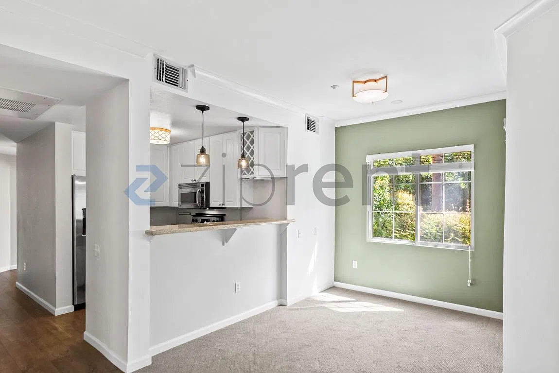 2 bed, 796 sqft, $3,375 — Photo 3