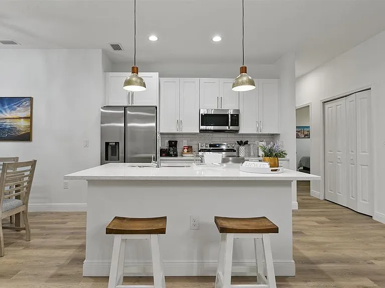 3038 Sargeant St — Photo 8