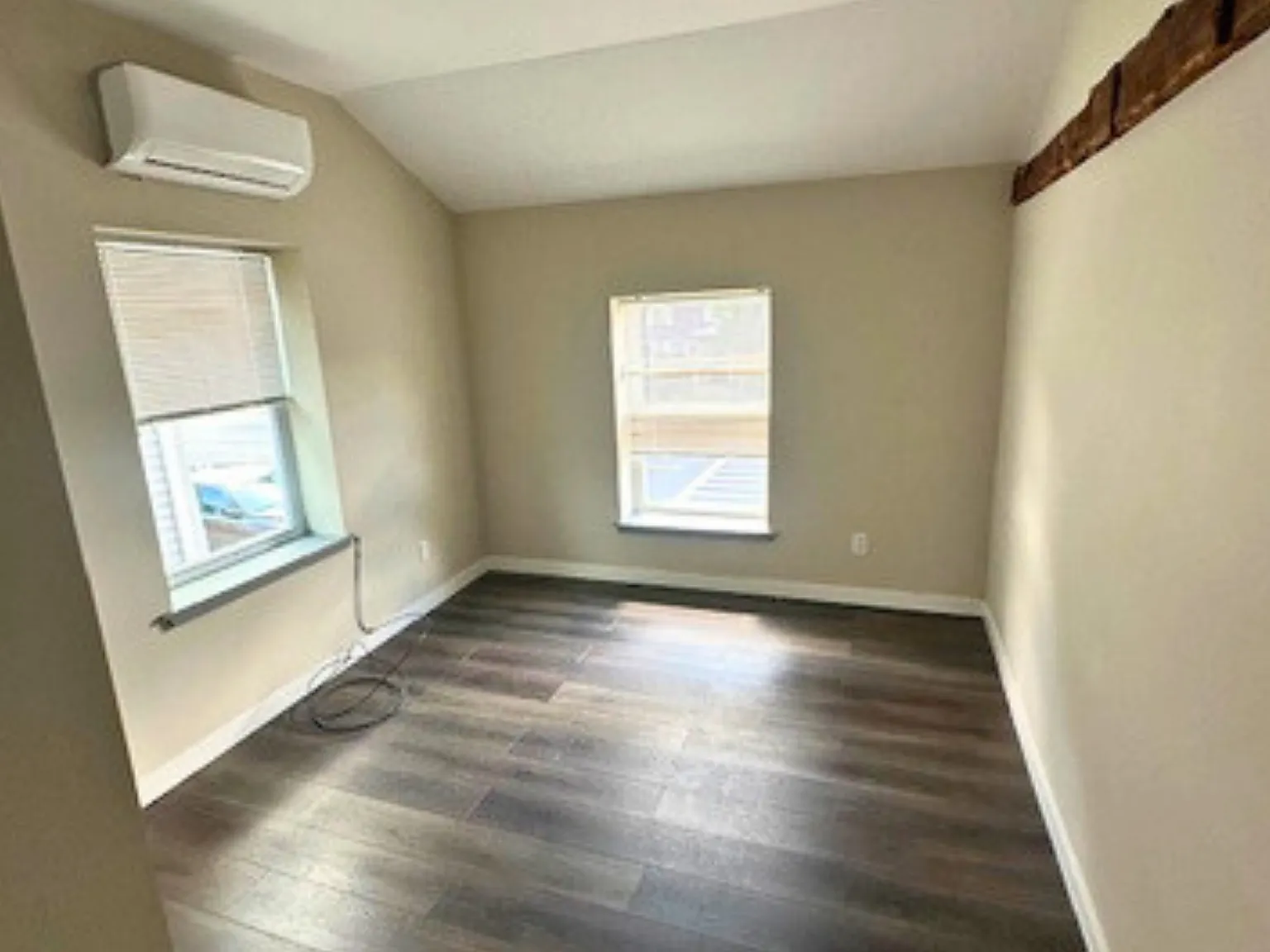 1613 Main Street - 1 — Photo 2