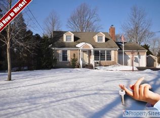 50 Wood Ave, Amityville, NY 11701