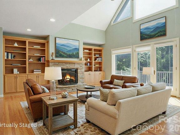 4th image of 301 Gateway Dr
