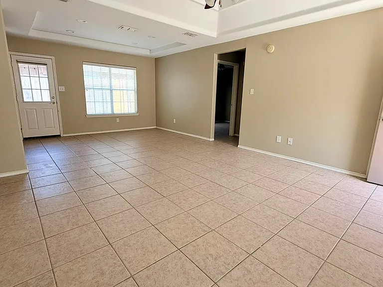 609 S Logan Dr #1 — Photo 4