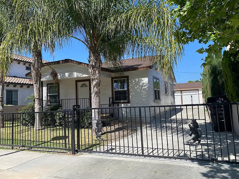 6251 Rosemead Blvd — Photo 1