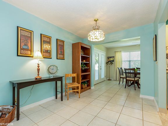 5th image of 1192 SW Lake Cir