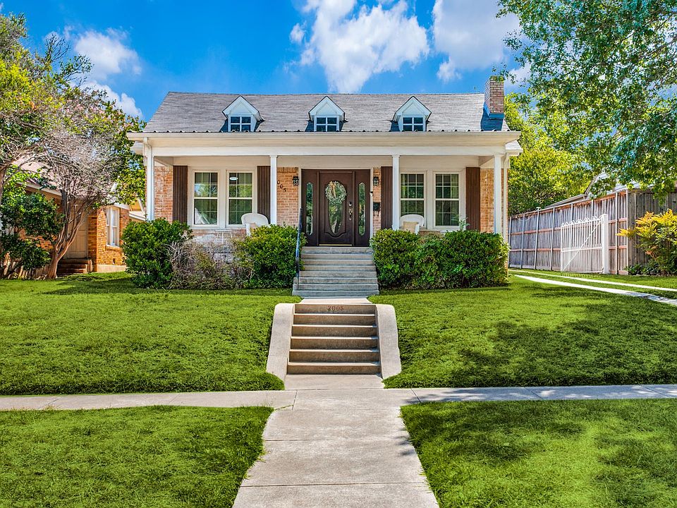 LOVELY home in the number one rated historic district of Forth Worth, super close to the Magnolia district and less than one mile to the TCU campus!