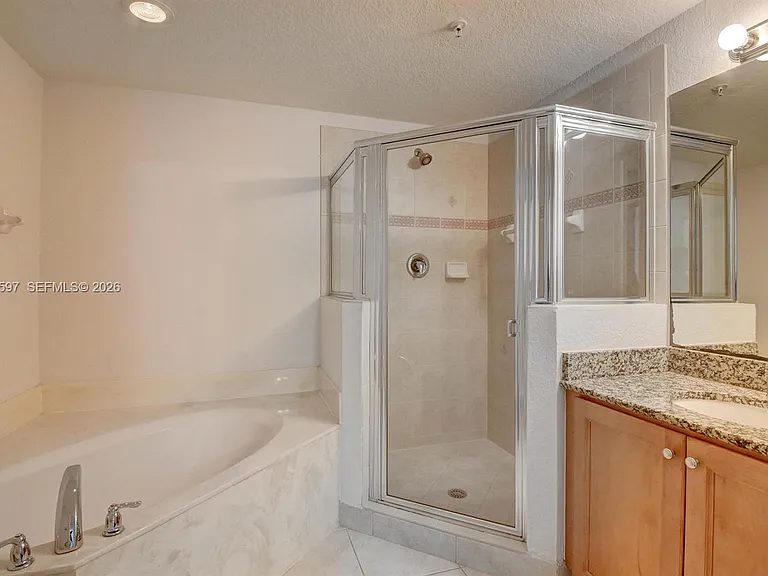 1811 NE 5th St #1501 — Photo 16