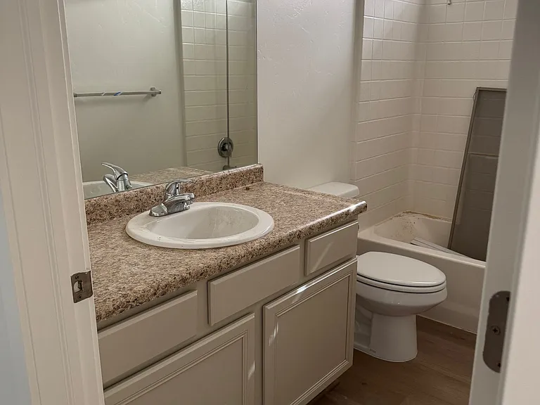 1075 W 530 N #B — Photo 3