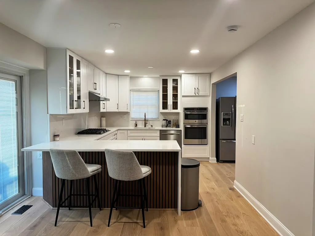 4 bed, 2.5 bath, 2518 sqft, $4,850 — Photo 3