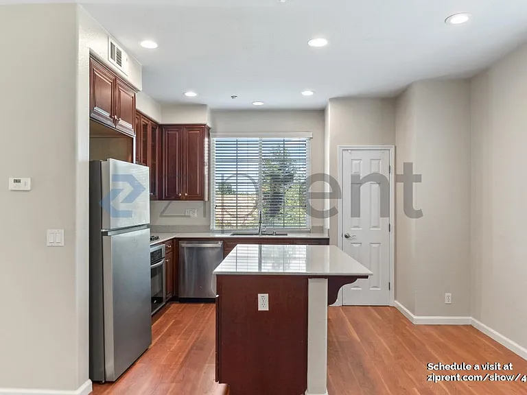 1076 Sapphire Ter — Photo 17