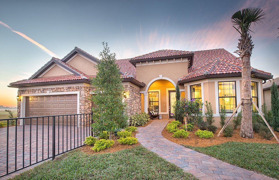 1st image of 341 SE Huntington Cir