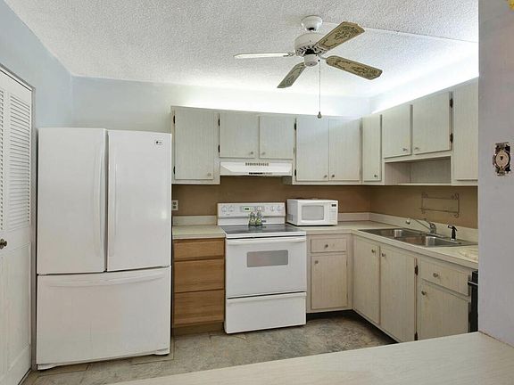 3rd image of 3527 La Palmas Court #A-1