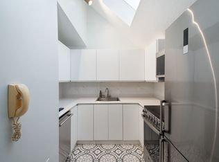 325 W 13th Ave #4, Vancouver, BC