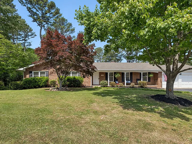 1216 King Arthur Rd — Photo 3
