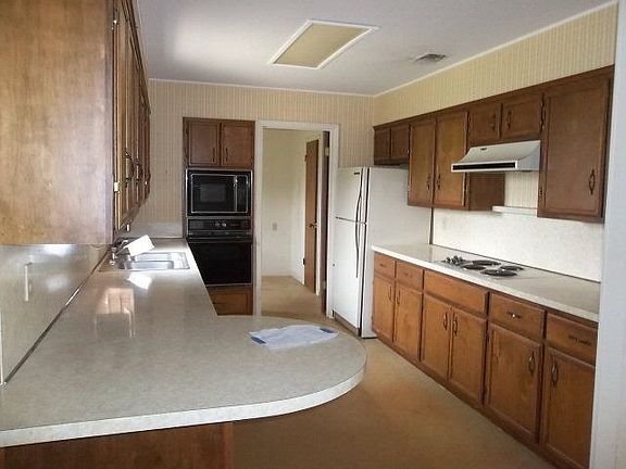 5th image of 202 Danz Ln