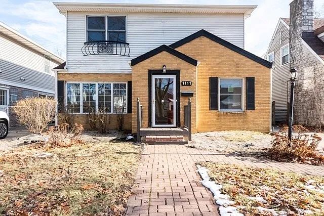 1111 Webster Ln photo 1