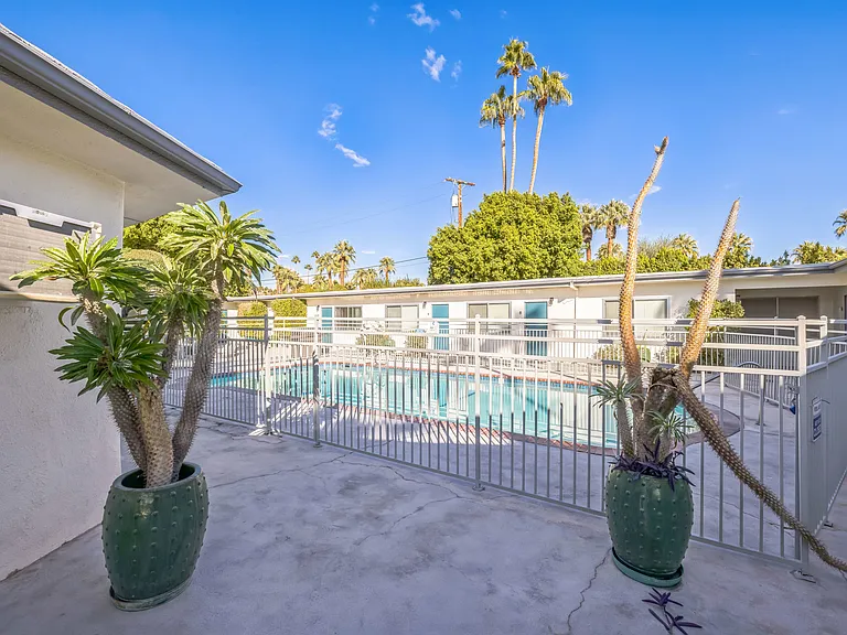 588 E. Mel Avenue - Hermosa Palms — Photo 11