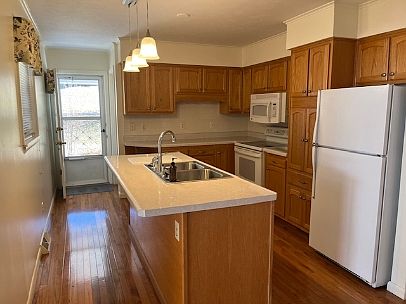 3rd image of 8 Oakland St