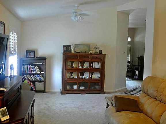 5th image of 402 Magnolia Estates Dr