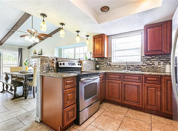 5th image of 2312 Oakmere Dr
