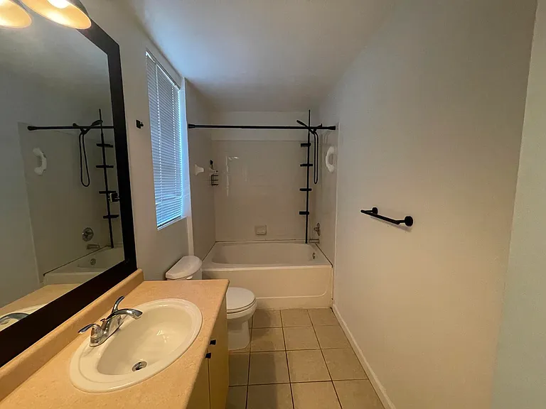 1919 Van Buren St #109A — Photo 11