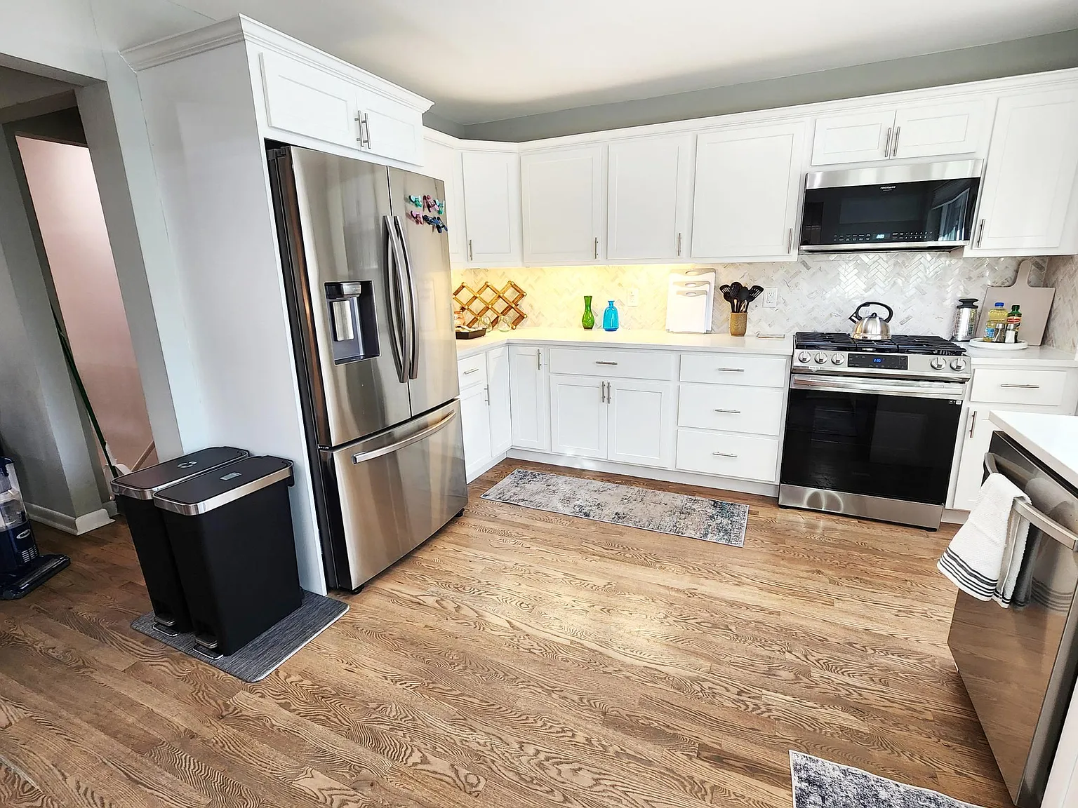 5 bed, 2624 sqft, $7,400 — Photo 4