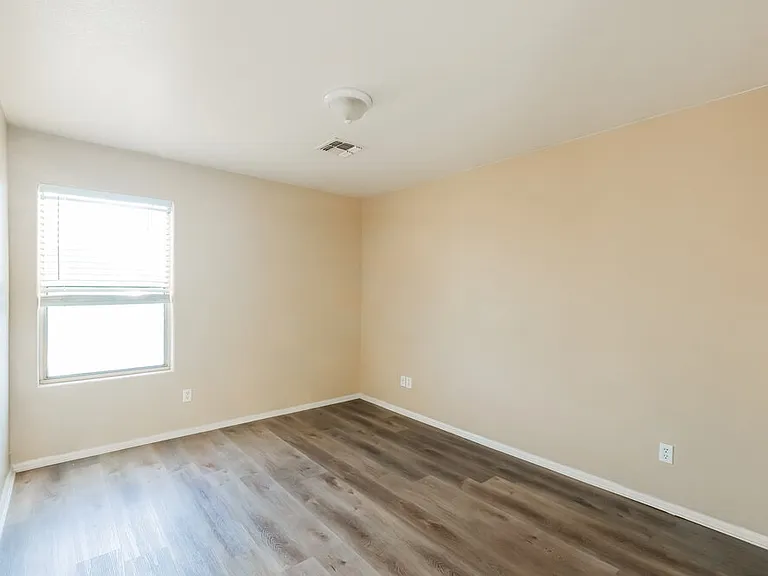 7816 S 48th Dr — Photo 13