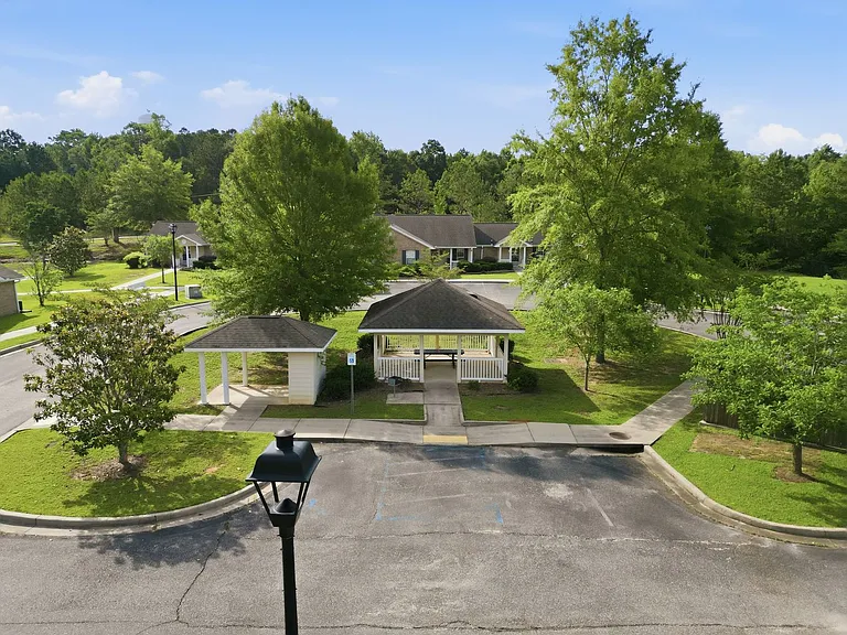 Country Club Cottages — Photo 32