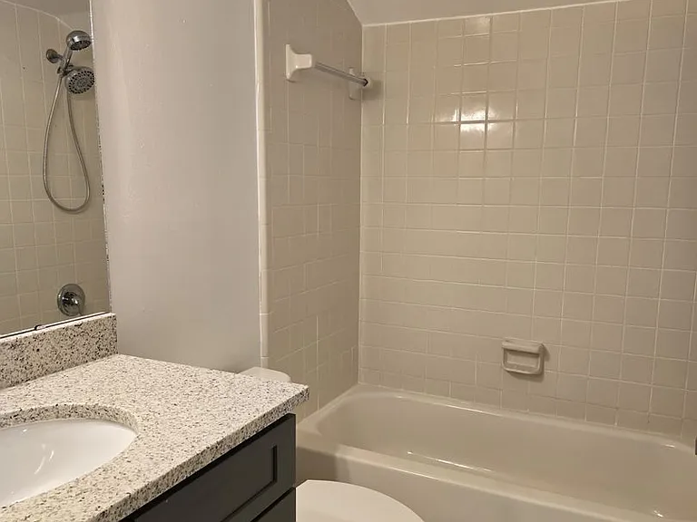 2738 Hunt Club Ln — Photo 12