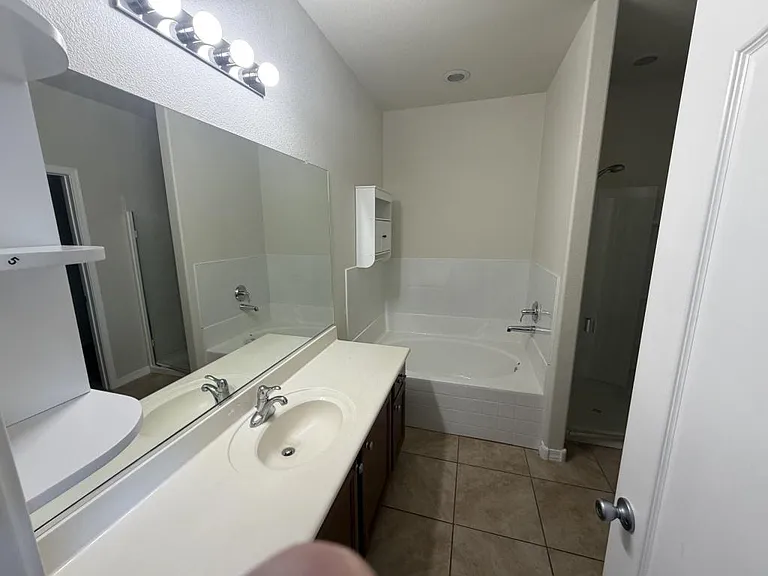1005 El Paseo St NW — Photo 6