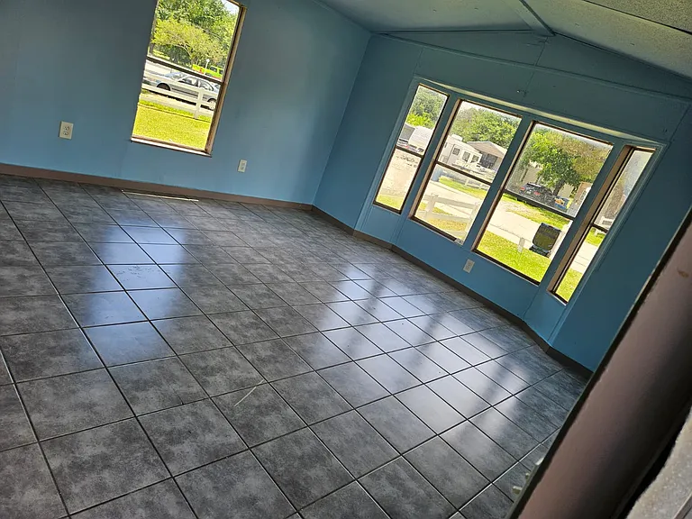 511 E Oakdale St #20 — Photo 5