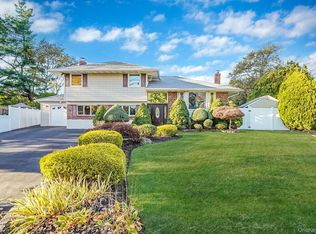 9 Dean Ct, Commack, NY 11725