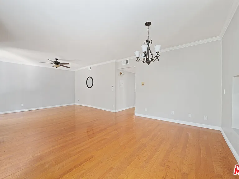 14937 Dickens St #109 — Photo 2