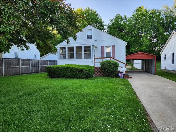 3602 Coronado Dr, Alton, IL 62002