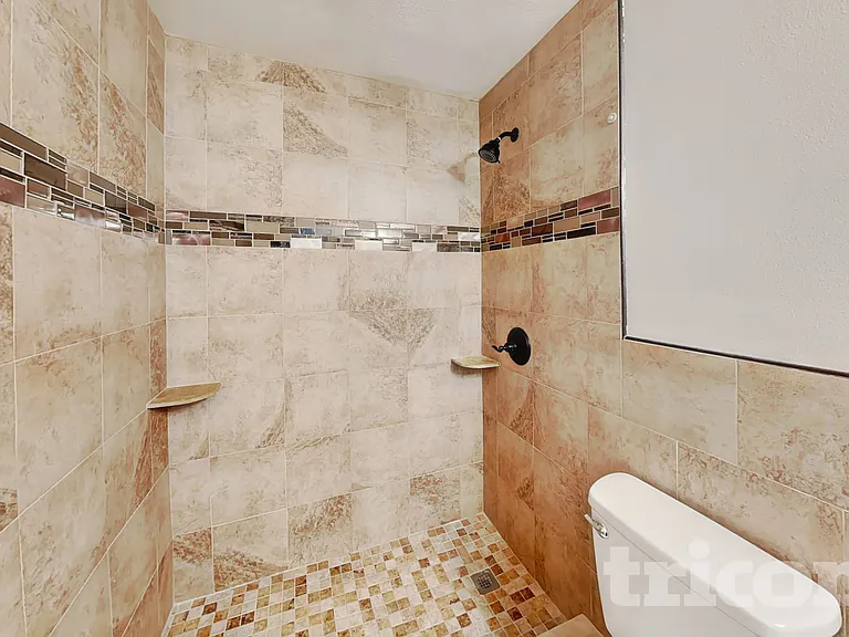 1115 Hardwood Dr — Photo 12