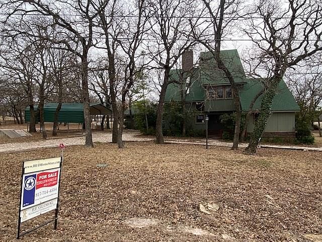 1st image of 136 Country Club Dr