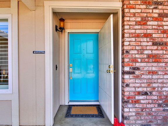 2nd image of 19 Shady River Cir