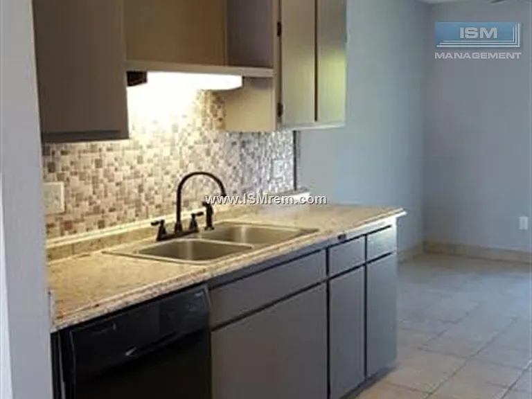 Lake Boulevard Apartment Homes — Photo 4