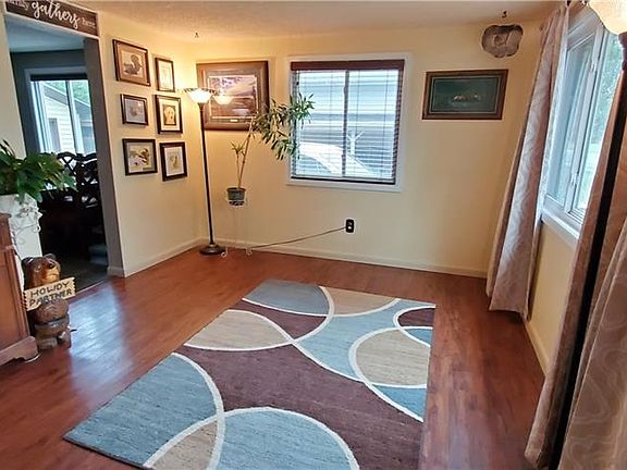 4th image of 208 Pueblo Dr