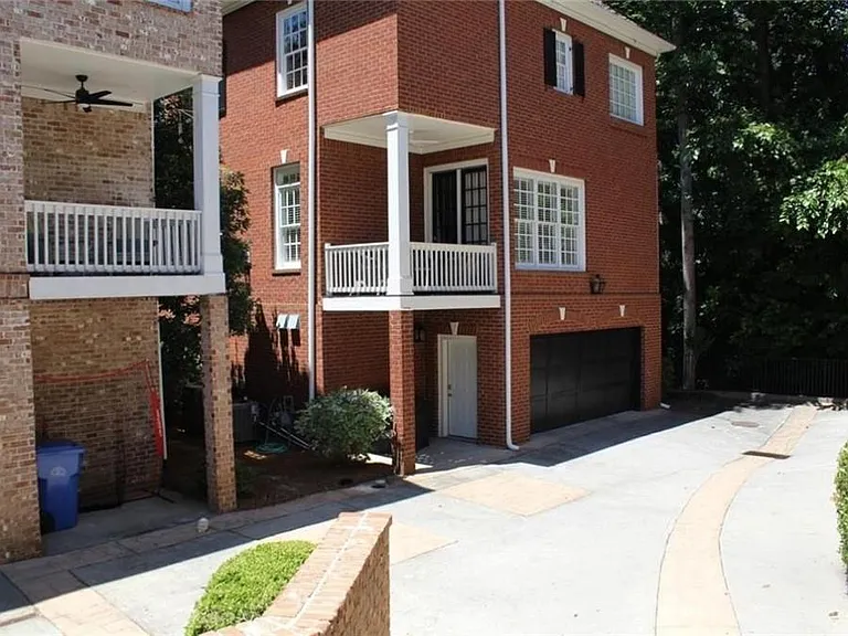 704 Longleaf Dr NE — Photo 36