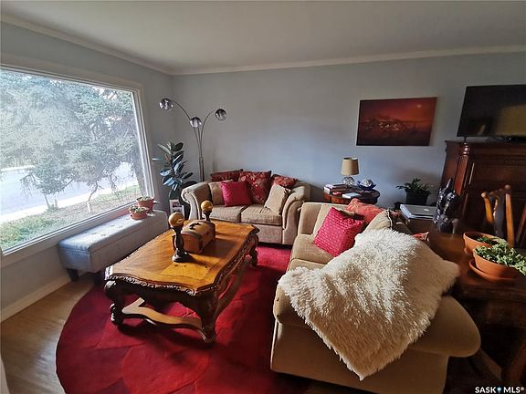 5th image of 305 Ruth STREET E