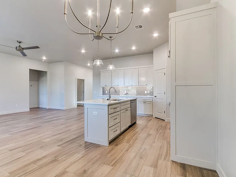 16025 Zamora Ln — Photo 24