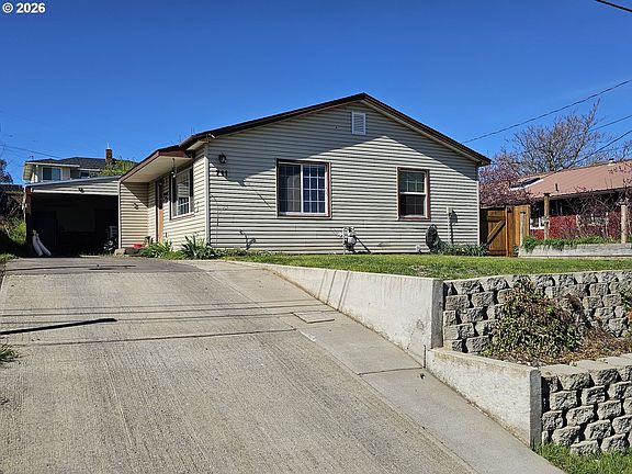 2nd image of 711 SE 8th St