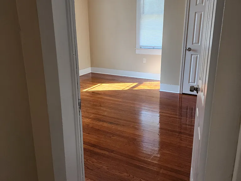 2725 Washington Ave — Photo 6
